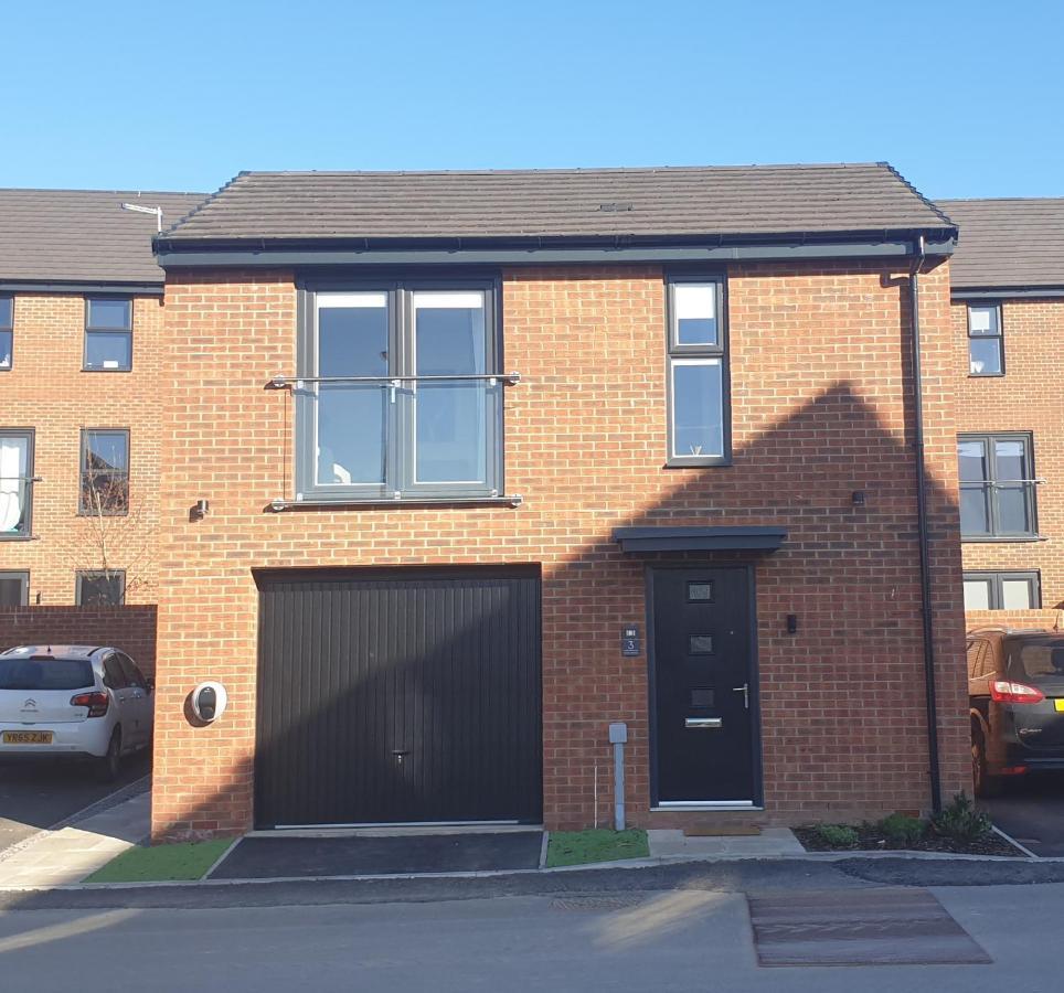 5 Star Luxury Small Cosy House With Lake View Doncaster Exterior photo