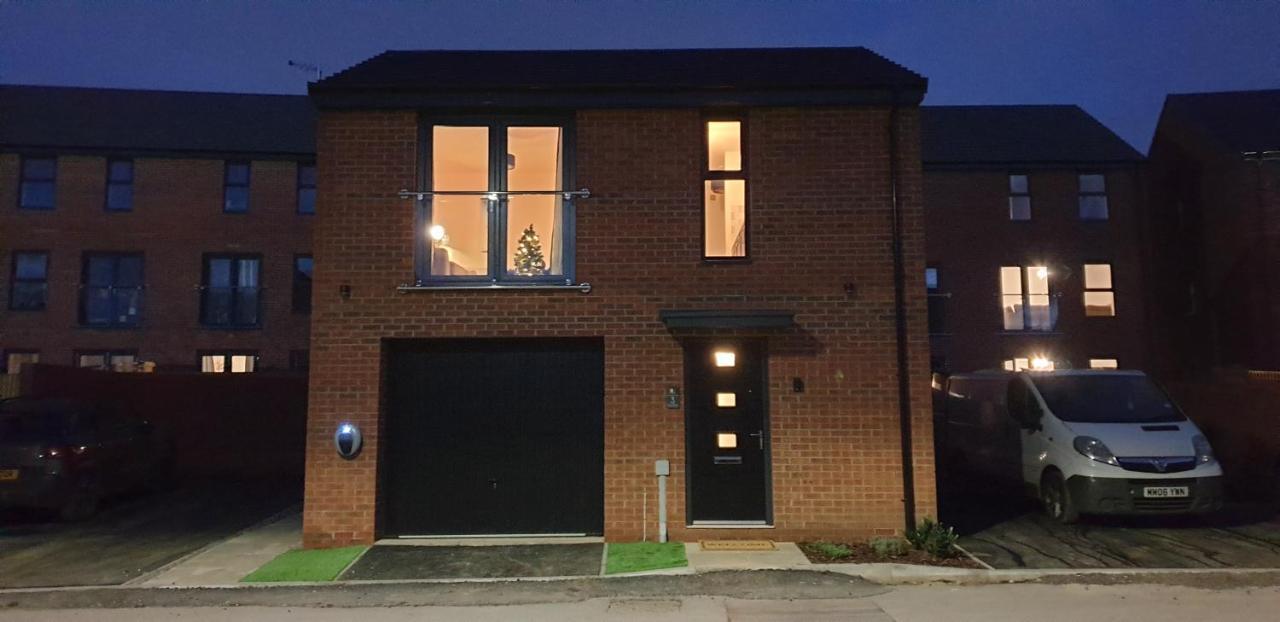 5 Star Luxury Small Cosy House With Lake View Doncaster Exterior photo